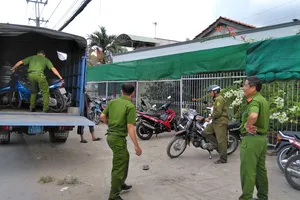 Tạm giữ 90 xe máy trong kho của tiệm cầm đồ