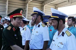 Bộ trưởng Quốc phòng thăm Căn cứ Quân sự Cam Ranh