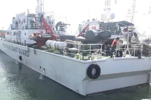 Tàu Cảnh sát biển ra Hoàng Sa cứu nạn 6 ngư dân