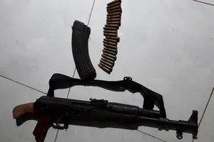 Nghi can bắn người tình rồi bỏ trốn khai gì về khẩu súng?