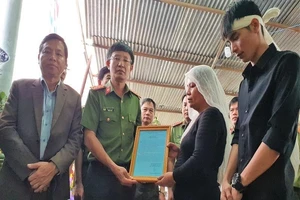 Bộ Công an thăm hỏi gia đình công an viên hy sinh khi chống lũ