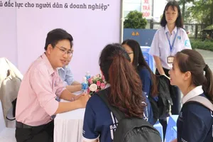Sinh viên luật hào hứng tham gia ngày hội hướng nghiệp
