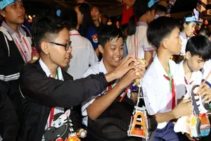 Mang 'Vầng trăng yêu thương' đến 2.200 thiếu nhi TP.HCM