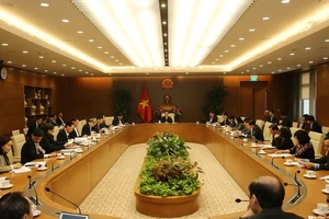 Ban Chỉ đạo quốc gia họp bàn thời gian học sinh đi học lại 