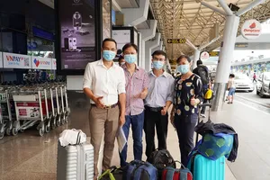 Bác sĩ bệnh viện Chợ Rẫy hỗ trợ Lào chống dịch COVID-19