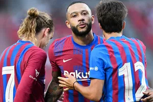 Tân binh Depay tiếp tục ghi bàn trong chiến thắng 3 sao của Barca