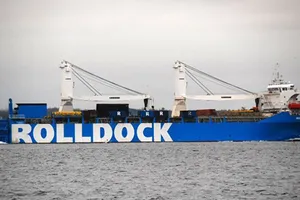 Tàu ngầm Kilo đầu tiên của Việt Nam đã về đến Cảng Cam Ranh.