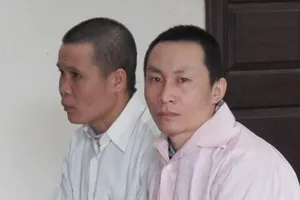Bán bò đi buôn heroin lãnh 14 năm tù