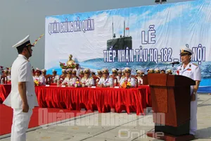 Lễ tiếp nhận Tàu ngầm HQ-182 Hà Nội 