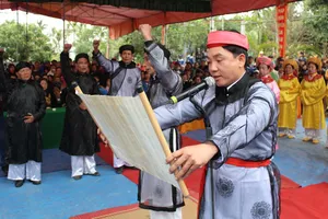 “Ai lấy của công dùng vào việc tư, cầu thần linh đả tử“