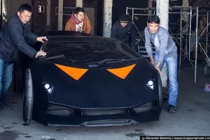 "Độ" xe hơi cũ trở thành Lamborghini 