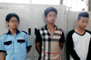 Dùng mạng xã hội đe dọa học sinh lấy tiền xài