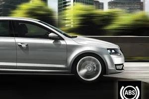 Để lái xe an toàn với hệ thống ABS 