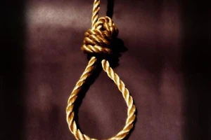 Bị can treo cổ chết tại nhà tạm giữ