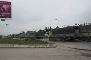 Xe tải né trạm cân, quốc lộ 1A ách tắc