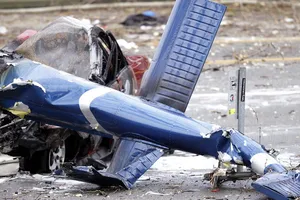 Clip trực thăng rơi làm hai người chết