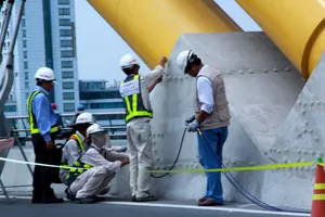 Bơm keo "Trị bệnh" cho Cầu Rồng 