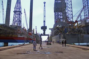 Mỹ choáng váng trước tàu sân bay bí ẩn của Iran