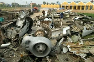 Cận cảnh nghĩa địa máy bay, xe quân sự ở Việt Nam