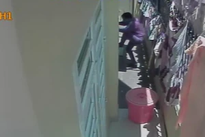Trộm hiên ngang “hành nghề” giữa ban ngày