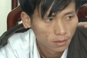 Ném lựu đạn vào công an để cứu đồng bọn