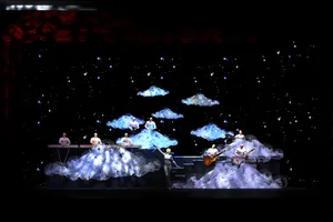 Tùng Dương “bồng bềnh” trong mây khói 