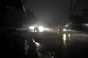 Lý giải hiện tượng tối đen giữa ban ngày ở Hạ Long 