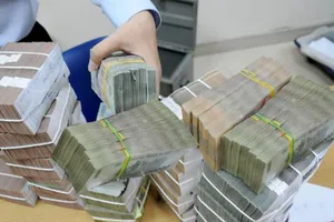 Ngân hàng mang tiền đi bán… rong 