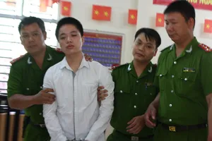 Tưởng bị “nhìn đểu” đâm chết người