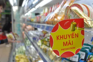 Cạn tiền ăn tiêu, khuyến mãi quanh năm vẫn ế