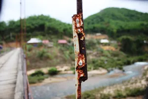 Dừng khai thác cầu treo xuống cấp nghiêm trọng