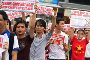 Clip Mít tinh phản đối Trung Quốc tại Cần Thơ