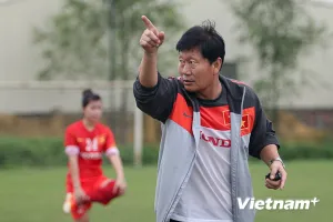 HLV Trần Vân Phát cảnh cáo các học trò: Lên tuyển để ăn cơm à?