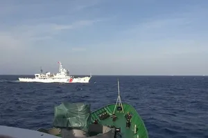 Tin chiều 24-5: Nhiều tàu Việt Nam hư hỏng nặng, ba kiểm ngư bị thương