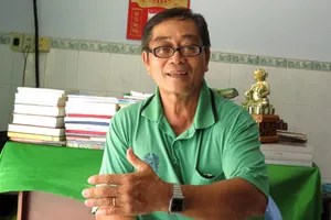 Ông lão ở nhà thuê, ngày ngày đi đòi nợ 100 lượng vàng