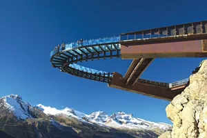 Dạo chơi trên sông băng ở Canada