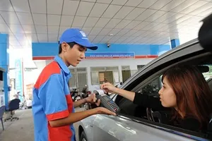 Phát hiện 3 doanh nghiệp xăng dầu tăng giá bán vượt trần
