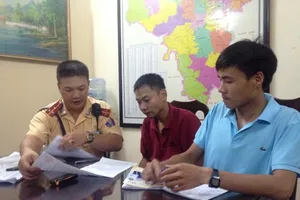 Nhái xe cấp cứu, chở “lậu” bệnh nhân ngay giữa Hà Nội 