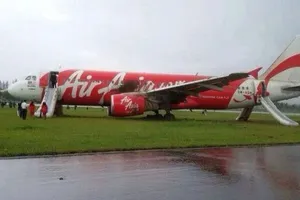 Một máy bay của AirAsia trượt khỏi đường băng khi hạ cánh