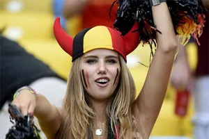 CĐV Bỉ thành người mẫu nhờ đi xem World Cup 2014