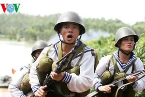 Hình ảnh lính Hải quân luyện tập hiệp đồng chiến đấu