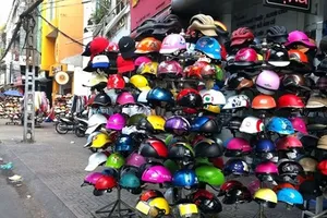 Mũ bảo hiểm: 5 chiếc tung ra, chỉ... 1 chiếc đạt chuẩn