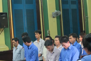 Băng nhóm cướp tiền của người bán vé số lãnh án