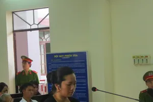 Xét xử vụ vợ nguyên bí thư xã xâm phạm thi thể, trộm cắp tài sản