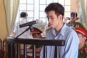 Dùng dao khống chế 4 nữ sinh viên để cướp tài sản