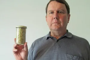 Kỳ quặc người đàn ông 36 năm tích trữ móng tay