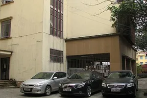 Thu hồi 20 nhà công vụ ở khu Hoàng Cầu