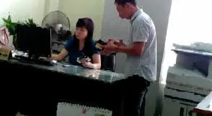 Clip nghi vấn cán bộ Bộ Công Thương nhận tiền lót tay