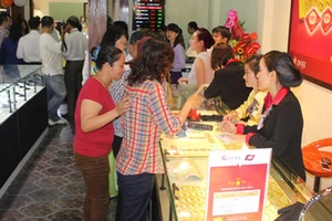 Giá vàng đi lên sau chuỗi ngày sụt giảm