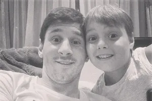 Cháu trai Messi bắt đầu sự nghiệp chơi bóng ở Barca